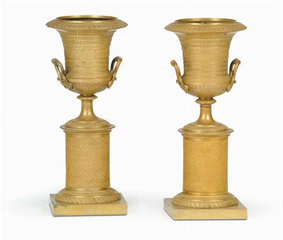 Coppia di Vasi Medicei Carlo X in Bronzo Dorato, XIX Secolo