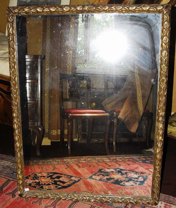 Specchio in cornice antica dorata