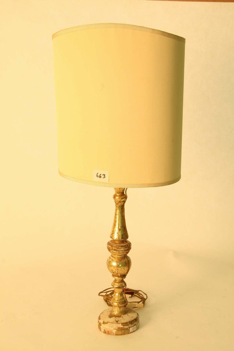 Coppia di candelieri in legno dorato montato a lampada  - Asta House Sale villa la Femara - Cambi Casa d'Aste