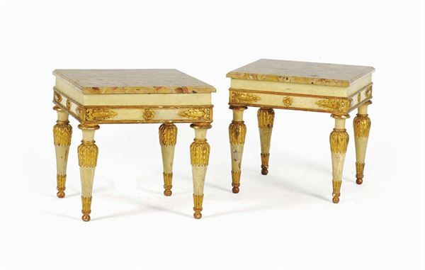 Coppia sgabelli trasformati in tavolini in legno dorato e laccato, Lombardia fine XVIII secolo