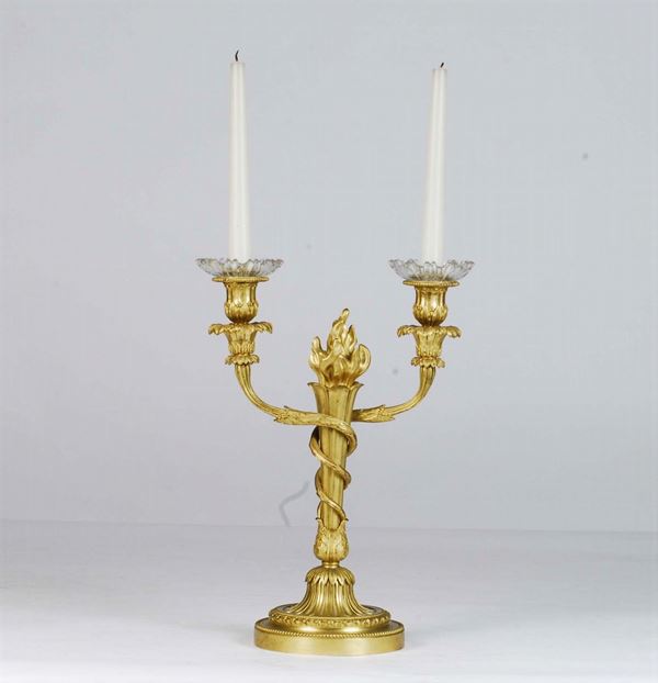 Candeliere in stile Luigi XVI in bronzo dorato a due luci, XIX secolo