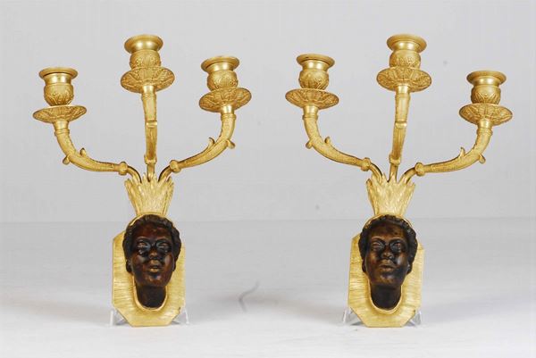 Coppia di appliques Impero in bronzo dorato e patinato a tre luci, Francia XIX secolo