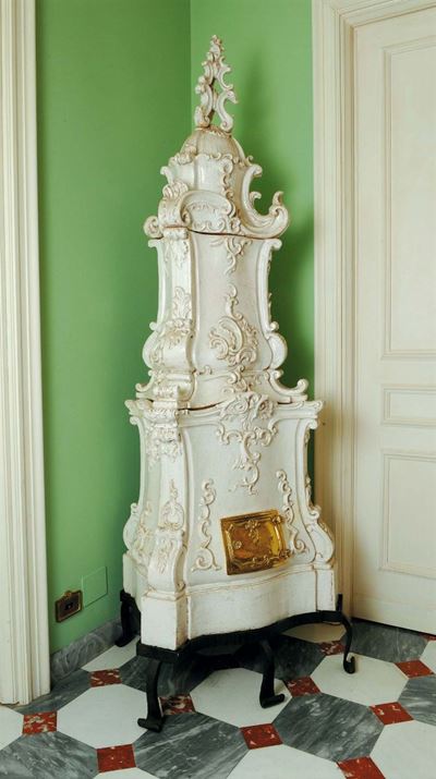 Stufa in Terracotta Invetriata in Stile Rococo