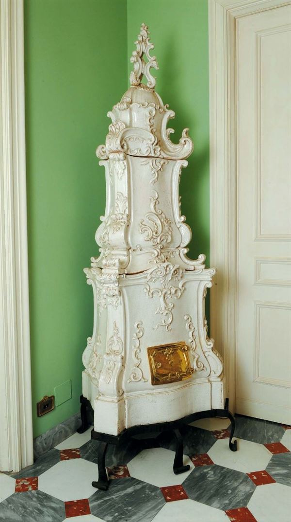 Stufa in terracotta invetriata in stile Rococo