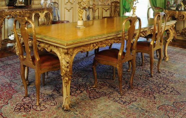 Tavolo in stile Luigi XV in legno intagliato e dorato, elementi del XVIII secolo
