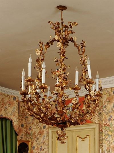 Lampadario a Ventiquattro Luci in Metallo Dorato, Piemonte XX Secolo