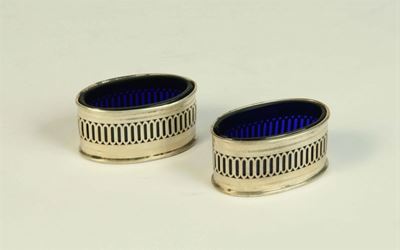 Coppia di Salierine in Argento Traforato con Vetro Blu