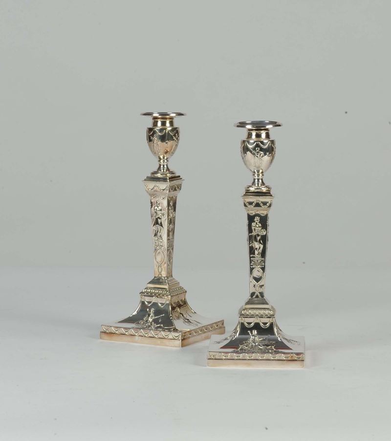 Coppia di candelieri in argento, Inghilterra inizio XX secolo  - Asta House Sale villa la Femara - Cambi Casa d'Aste