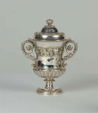 Vaso Ad Urna con Coperchio in Argento Giorgio III, Inghilterra 1820 Circa