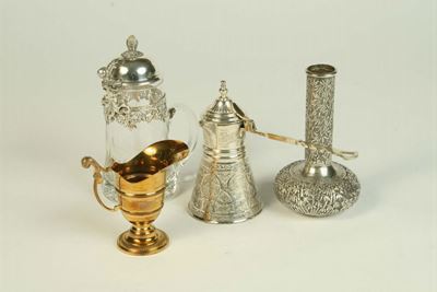 Quattro Vasetti in Materiali Diversi