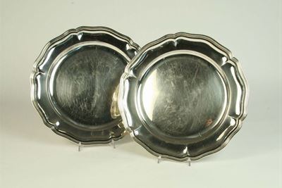 Due Grandi Piatti in Argento in Stile Barocchetto, XX Secolo