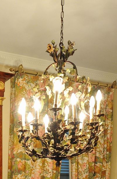Lampadario a Dodici Luci in Metallo Laccato