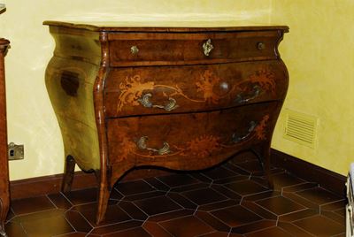 Commode a Tre Cassetti di Manifattura Italiana