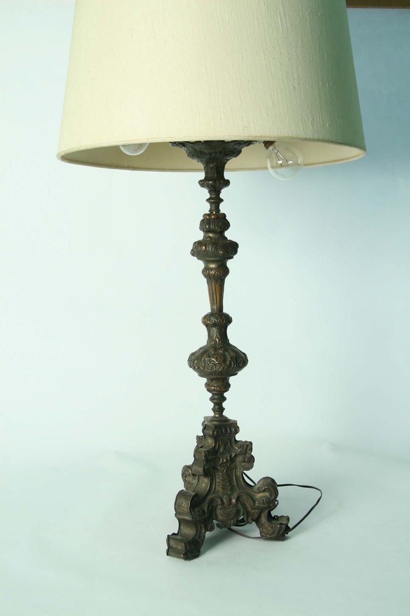 Torcera in metallo sbalzato  - Auction House Sale Villa la Femara - Cambi Casa d'Aste