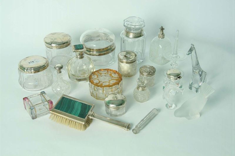 Collezione di flaconi e scatole da toilette in cristallo e argento  - Auction House Sale Villa la Femara - Cambi Casa d'Aste