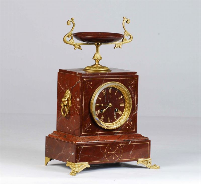 Orologio in marmo rosso con applicazioni di bronzi dorati, XIX secolo  - Auction House Sale Villa la Femara - Cambi Casa d'Aste