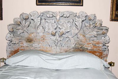 Testiera in Legno dal Profilo Sagomato, XVIII Secolo