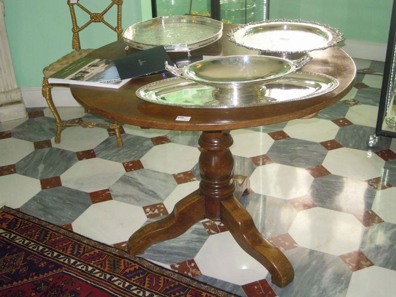 Tavolino circolare gamba tripode  - Auction House Sale Villa la Femara - Cambi Casa d'Aste