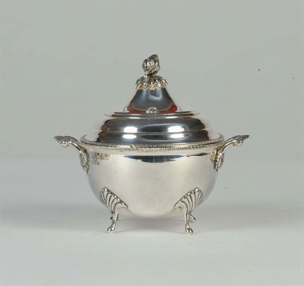 Piccola zuppiera in argento, Inghilterra XX secolo