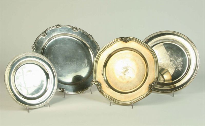 Quattro piatti diversi in argento  - Auction House Sale Villa la Femara - Cambi Casa d'Aste