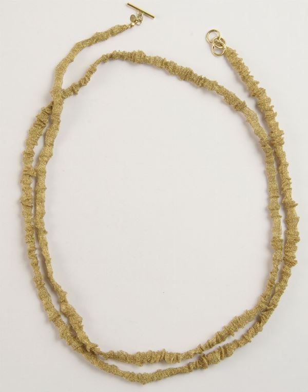 Chus Burés. A gold necklace