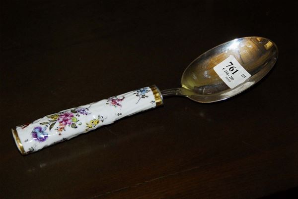 Cucchiaio in argento con manico in porcellana di Meissen, XX secolo