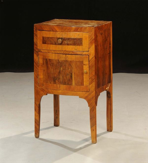 Comodino lastronato ad un'anta ed un cassetto, XX secolo