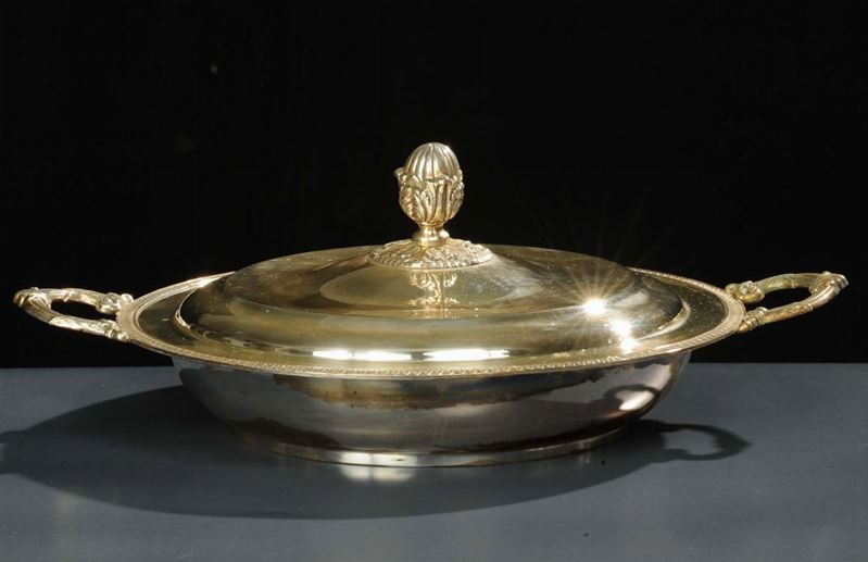 Zuppiera in argento a due manici, gr. 1100  - Auction Antiquariato e Dipinti Antichi - Cambi Casa d'Aste