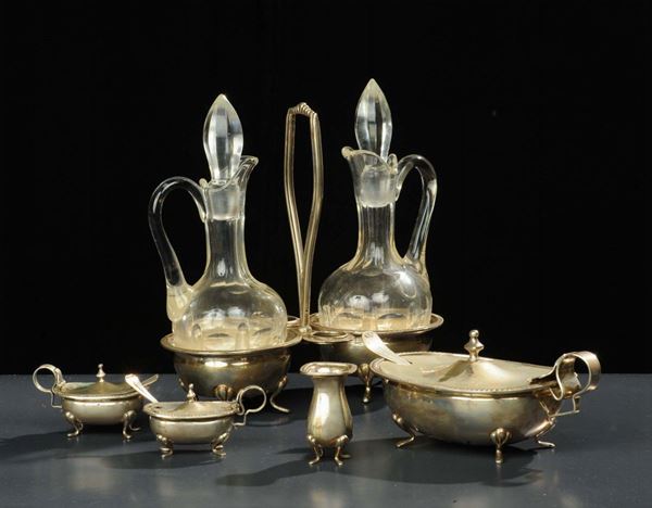 Lotto di oggetti in argento, gr. 730 circa