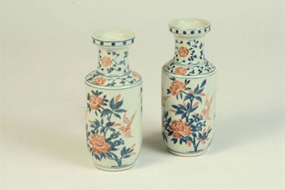 Due Vasetti in Porcellana a Decoro Imari, Cina XX Secolo