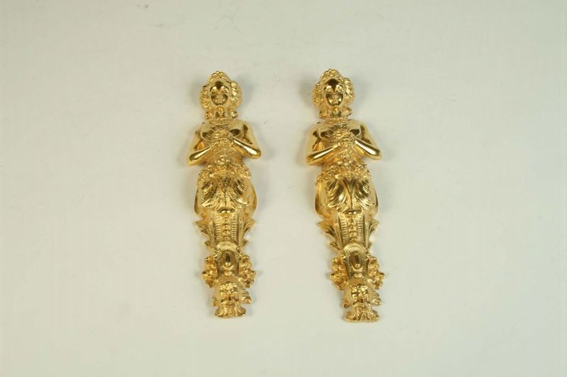 Coppia di placche con figure femminili in bronzo dorato  - Auction House Sale Villa la Femara - Cambi Casa d'Aste