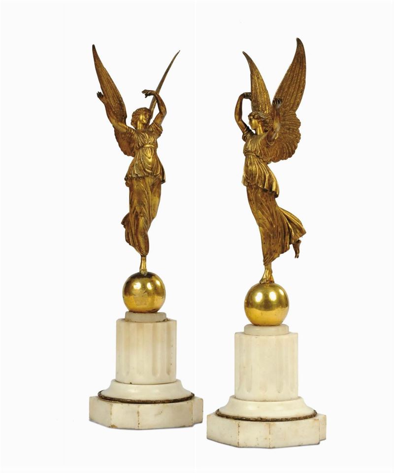 Due figure alate in bronzo dorato su base in marmo, Francia fine XIX secolo  - Auction House Sale Villa la Femara - Cambi Casa d'Aste