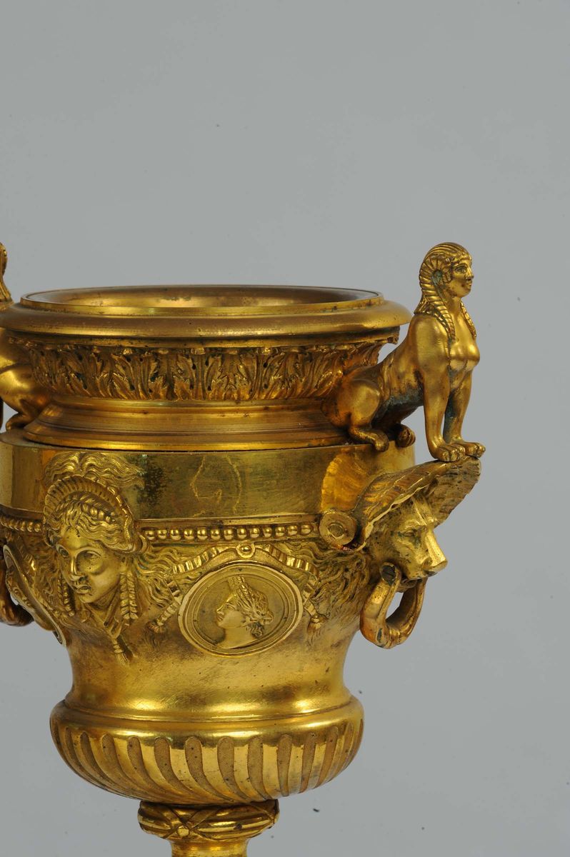 Due Vasi in Bronzo Dorato con Sfingi su Basi in Alabastro, Francia Fine XIX Secolo