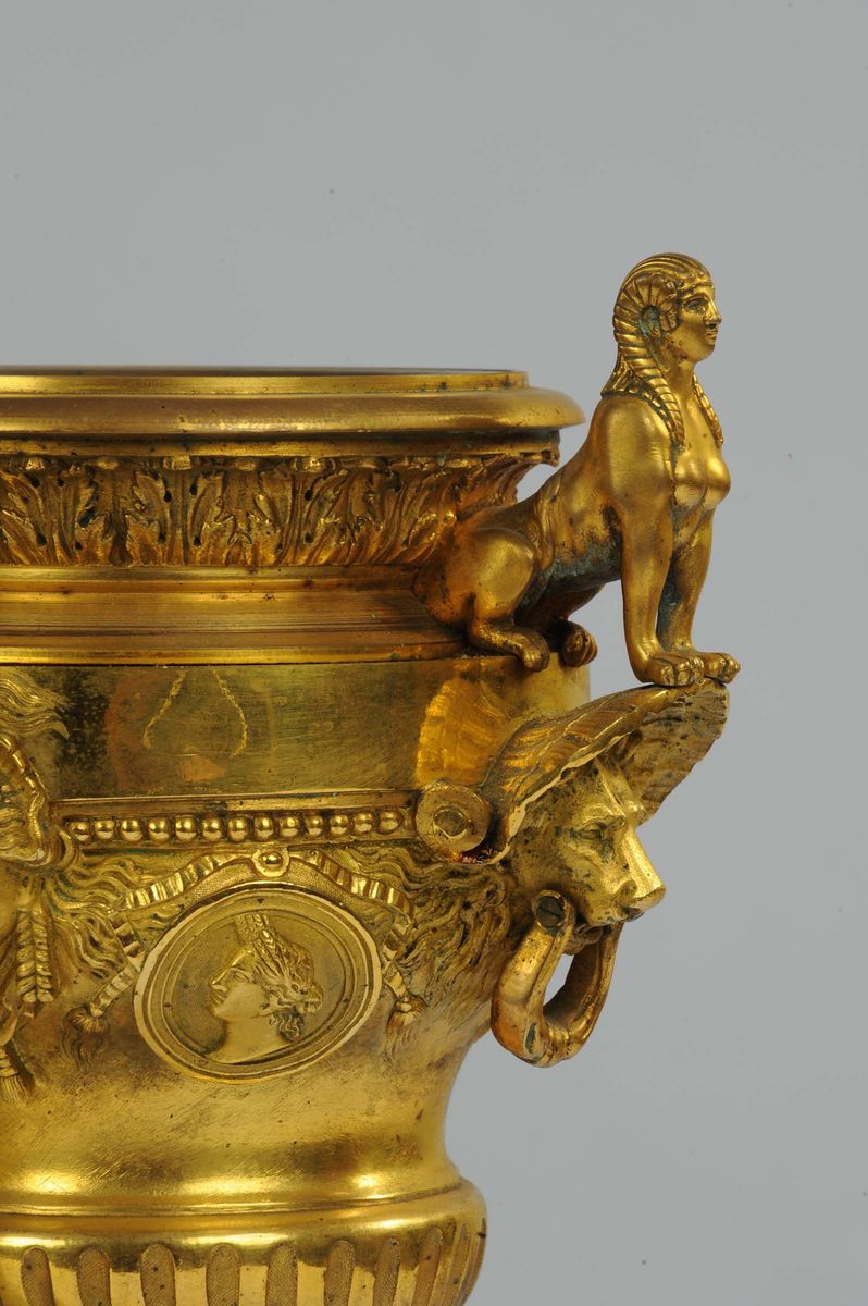 Due Vasi in Bronzo Dorato con Sfingi su Basi in Alabastro, Francia Fine XIX Secolo