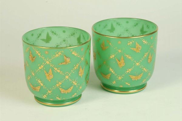 Due vasi in opaline verde, fine XIX secolo