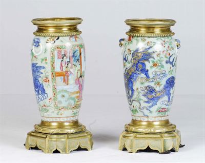 Coppia di Vasi in Porcellana con Montatura in Bronzo, Cina XX Secolo