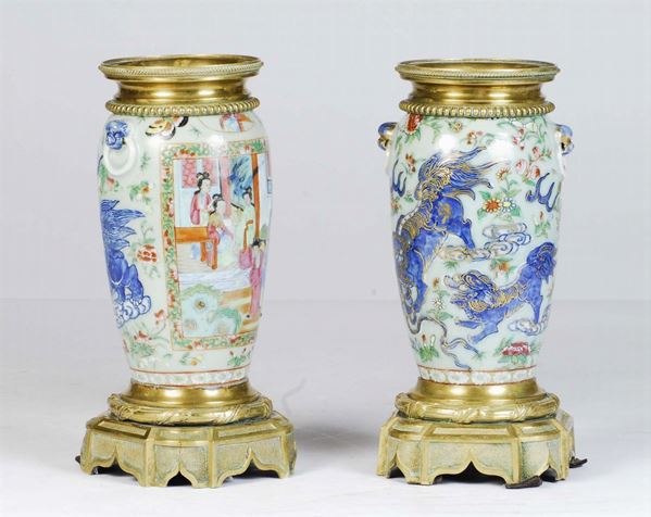 Coppia di vasi in porcellana con montatura in bronzo, Cina XX secolo