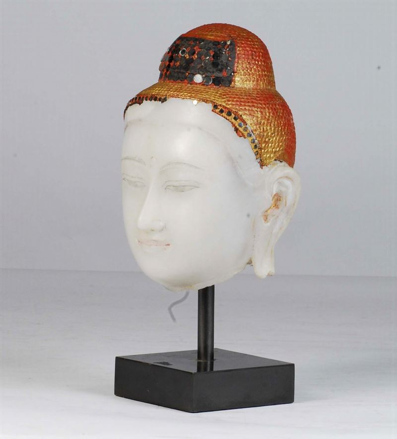 Testa thailandese in alabastro, XX secolo  - Auction House Sale Villa la Femara - Cambi Casa d'Aste