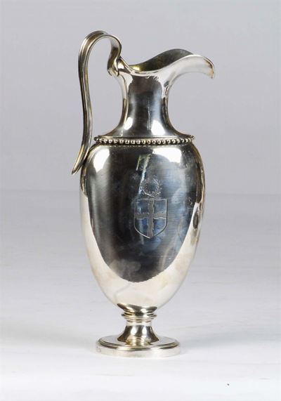 Versatoio in Argento con Stemma Inciso, Punzoni del XIX Secolo, Altezza CM 27
