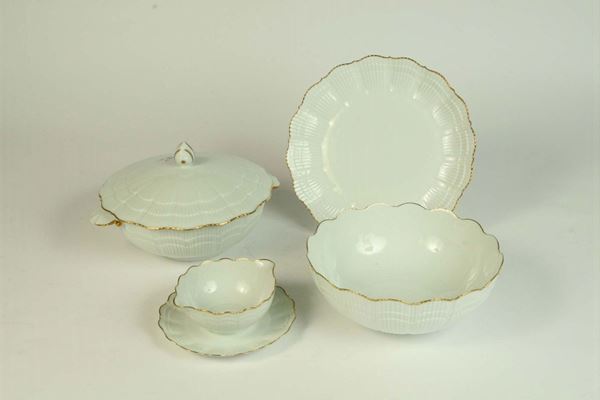 Servizio di piatti da dodici in porcellana Limoges, Francia XX secolo