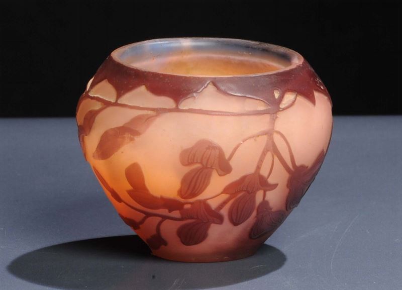 Emile GallŽ (1846-1904) - NancyPiccolo vaso in vetro rosa  - Asta Arti Decorative del XX secolo e Design - Cambi Casa d'Aste
