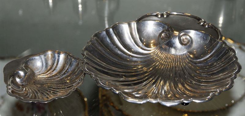 Due conchiglie in argento sterling diverse  - Auction Antiquariato e Dipinti Antichi - Cambi Casa d'Aste