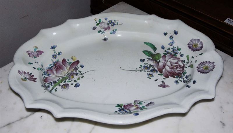 Vassoio in maiolica, Strasburgo XVIII secolo  - Asta Antiquariato e Dipinti Antichi - Cambi Casa d'Aste