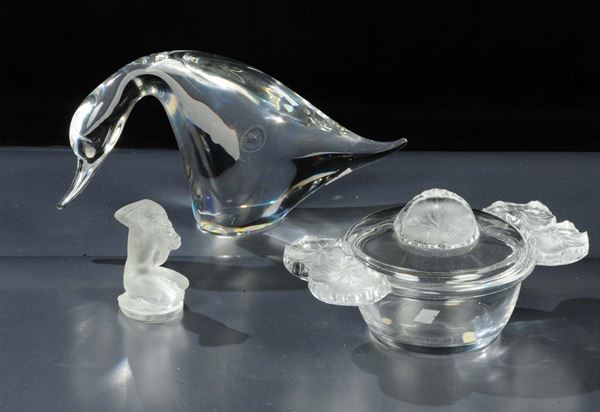 Lotto comprendente scatola Lalique in cristallo modellata