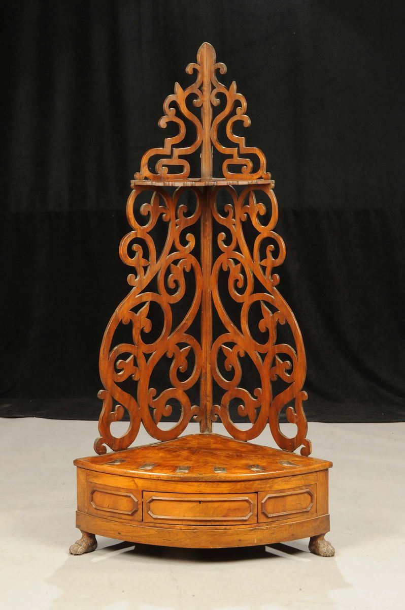 Fuciliera in legno di noce traforato, XX secolo  - Auction Antiquariato e Dipinti Antichi - Cambi Casa d'Aste