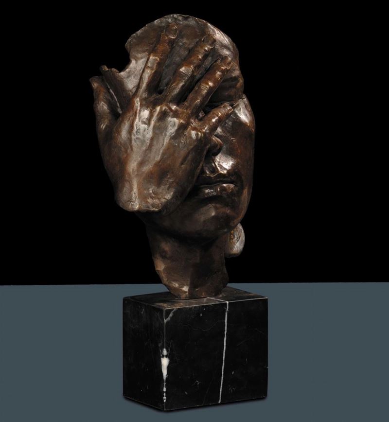 Scultura in bronzo patinato raffigurante maschera femminile  - Asta Arti Decorative del XX secolo e Design - Cambi Casa d'Aste