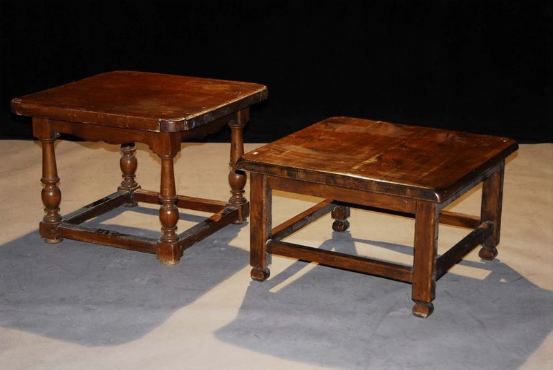 Due tavolini diversi da salotto, XX secolo  - Asta Antiquariato e Dipinti Antichi - Cambi Casa d'Aste