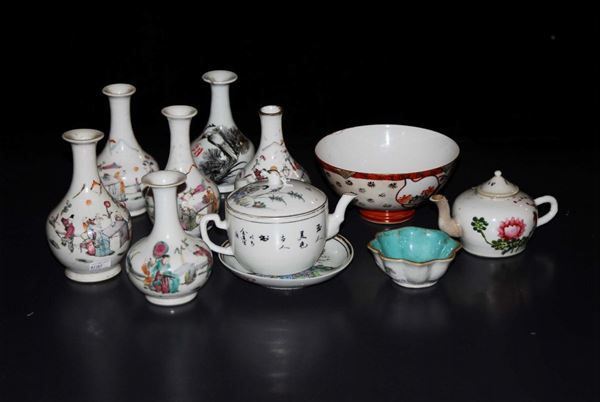 Lotto di oggetti in porcellana, Cina XX secolo