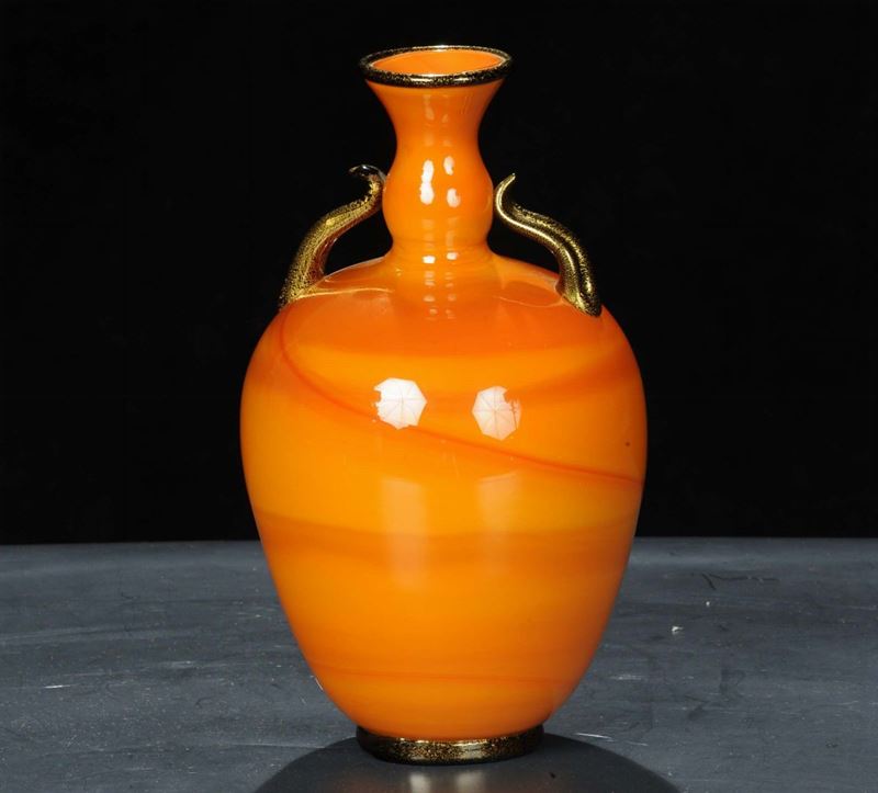 Vaso in vetro biansato arancione e oro  - Asta Antiquariato e Dipinti Antichi - Cambi Casa d'Aste