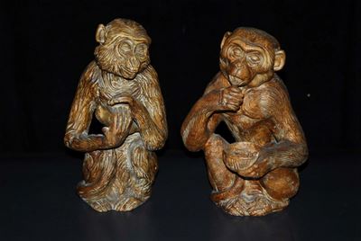 Due Statue in Terracotta Raffiguranti Scimmie